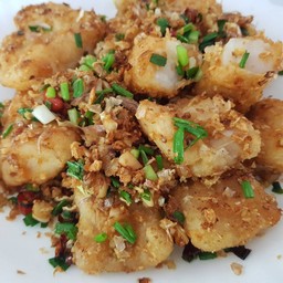 ปลาดอลลี่ผัดพริกเกลือ (กับข้าว)