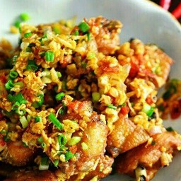 ข้าวไก่กรอบผัดพริกเกลือ