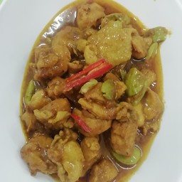 ไก่ผัดพริกแกงใต้