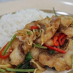 ปลาผัดคื่นช่ายราดข้าว