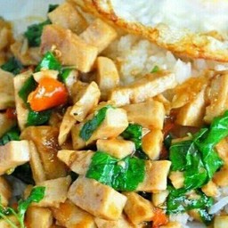 ข้าวกระเพราหมูยอ