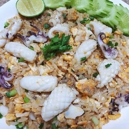ข้าวผัดปลาหมึก
