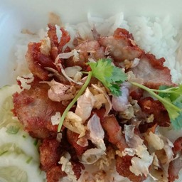 หมูทอดกระเทียมราดข้าว