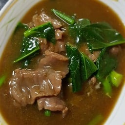 เส้นใหญ่ราดหน้าหมู