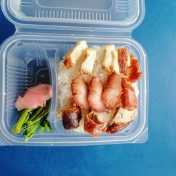 ข้าวรวมเป็ด หมูแดง หมูกรอบ
