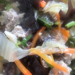 แกงจืดผักกาดขาวหมูสับลูกชิ้น