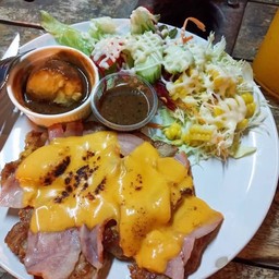 สเต๊กหมูเบคอนชีส