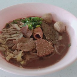 ก๋วยเตี๋ยวรวมเนื้อ(ขายดี)มีเครื่องใน