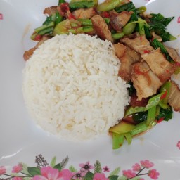คะน้าหมูกรอบ