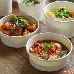 เมนู “ผูกปิ่นโต รายเดือน” ของร้านจะอัปเดทล่วงหน้าทุกสิ้นเดือน ถ้ามีเมนูไหนที่เรา