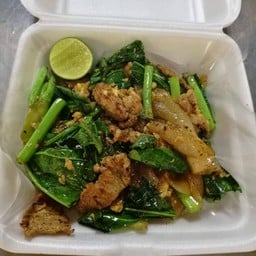 ผัดซีอิ๊วเส้นใหญ่หมู