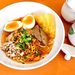 ก๋วยเตี๋ยวต้มยำไข่ตูม