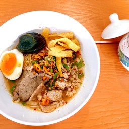ก๋วยเตี๋ยวต้มยำไข่ทูโทน