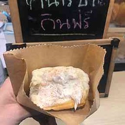 ขนมปังไส้ทูน่าไข่กุ้ง