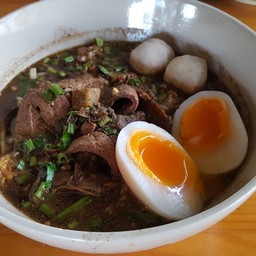 โต้งเตี๋ยวเรือ แยกพัทยาใต้ ตรงข้ามปั้มเอสโซ่