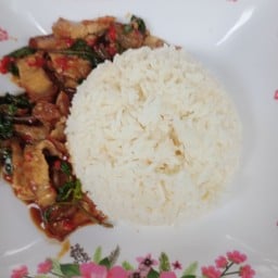 กระเพราหมูกรอบ