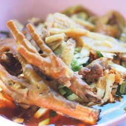 ก๋วยเตี๋ยวไก่แวววาว ตลาดสดห้วยขวาง