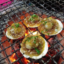 หอยเชลล์ย่างเนยกระเทียม