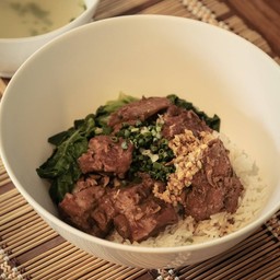 ข้าวหน้าหมูตุ๋น