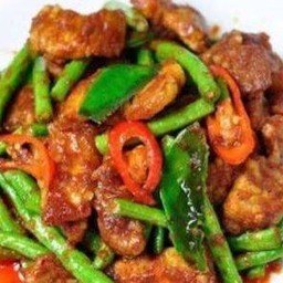 ผัดพริกแกงเนื้อ ราดข้าว