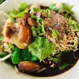 สังวาลย์ ก๋วยเตี๋ยวเนื้อตุ๋นและอาหารตามสั่ง