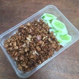 หมูสับผัดกระเทียม ฟรีไข่ดาว