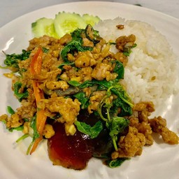 ข้าวกะเพราไข่เยี่ยวม้า