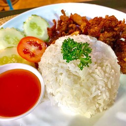 ข้าวหมูทอดกระเทียม