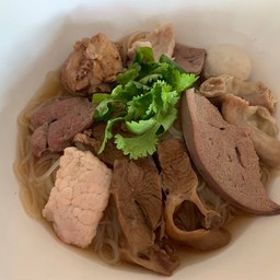 ก๋วยเตี๋ยวหมูตุ๋น