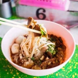 ร้านก๋วยเตี๋ยวไส้ดอนปิน-อาหารตามสั่ง