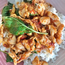 ผัดพริกแกงไก่ราดข้าว