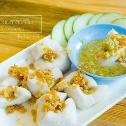 ลูกชิ้นปลาลวก + น้ำจิ้มซีฟู๊ด