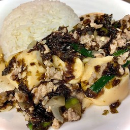 ข้าวเต้าหู้ผัดสาหร่าย