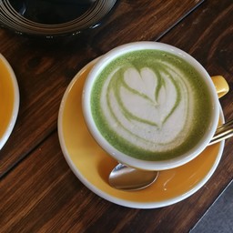 มัทฉะลาเต้ร้อน