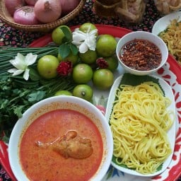 ร้านข้าวซอยยูนานขนมจีนน้ำเงี้ยว หน้าวัดเพลงวิปัสสนา