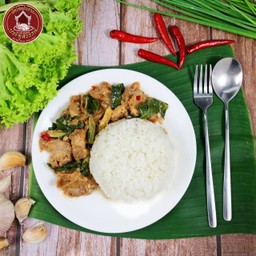 คะน้าหมูกรอบ