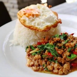 ร้านกระเพรายี่ จั๊บ