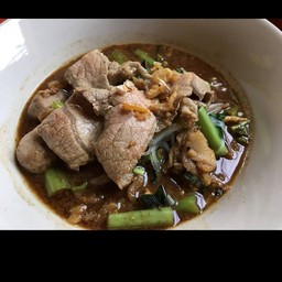 ก๋วยเตี๋ยวหมูชิ้น น้ำเข้มข้น