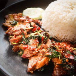 ข้าวกะเพราหมูตุ๋น