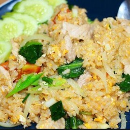 ข้าวผัดหมูนุ่ม (หรือไก่) ระบุตามชอบ