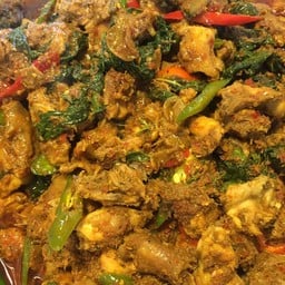 ผัดเผ็ดไก่ใบรา