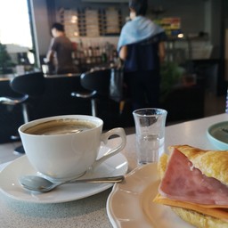 กาแฟหอมเข้ม..ครัวซองต์​อร่อยใช้ได้