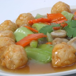 ลูกชิ้นกุ้งผักโสภณ