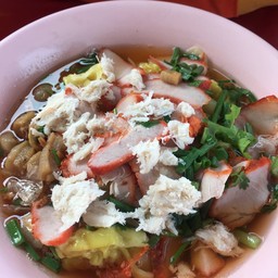ชุนฮั้ว บะหมี่เกี๊ยว เจ้เตือน หน้าสนามกีฬาเทศบาลนครอุดรธานี