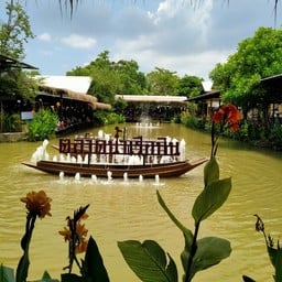 ตลาดน้ำเรือบิน
