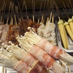 สามชั้นสไลด์พันเห็ดเข็มทอง