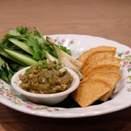 ชุดน้ำพริกหนุ่มหมูยอทอด