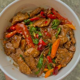 ผัดกะเพราเนื้อสันใน เนื้อชิ้น เป็นกับข้าว