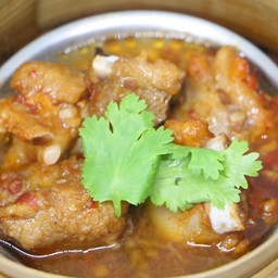 ซี่โครงหมูซอสแดง