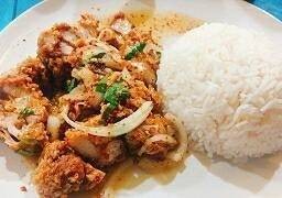 ข้าวยำไก่กรอบ M